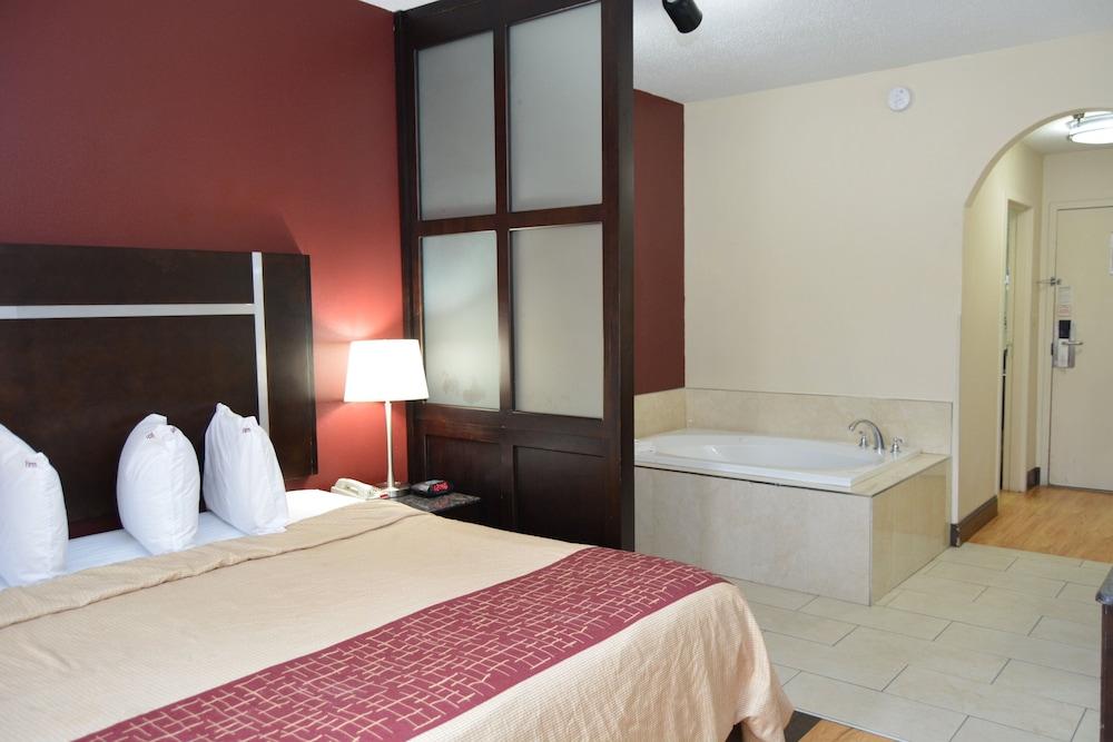 Red Roof Inn Plus+ & Suites Chattanooga - Downtown Exterior foto